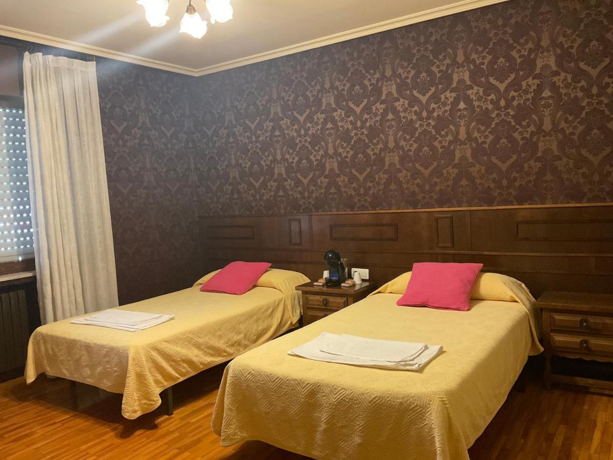 Pension La Chalana Пола-де-Лавиана Экстерьер фото